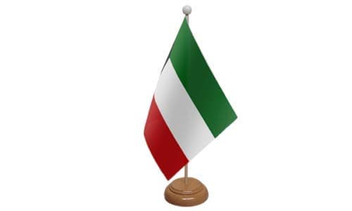 Flagmania® Kuwait Small Table Flag with Wooden Stand+ 59mm Button Badge