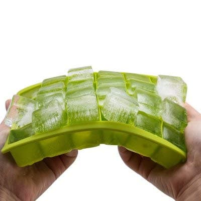 MOSHTU Silicone Ice Cube Trays with Lid, Easy-Release Ice Cube Molds, 24 Cavities Small Square Ice Tray for Chilled Drinks, Whiskey & Cocktails