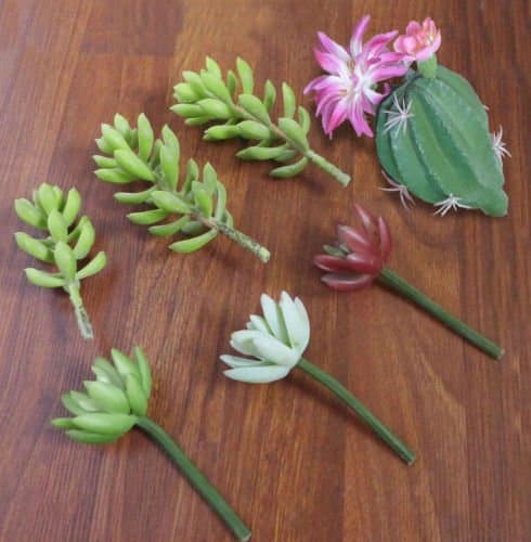 Decoratives Different Small Artificial Plants Green Mini Hyacinth Lotus Yacon Flowing Cactus Mix Miniature Succulents Fake Plastic Landscape Table Desk Kitchen Garden Home Decor Lifelike Plant