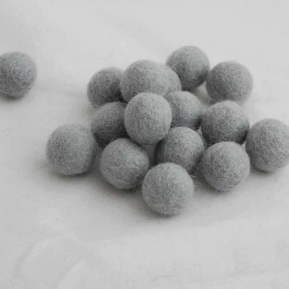 Oriental Direct based in Yorkshire 100% Wool Felt Balls - 10 Felt Balls - 2cm - Silver Grey