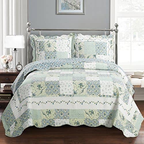 Deluxe Brea Oversized Bedspread Set. Beautiful quilt is decorated with patches of various floral designs Creates the relaxing ambience of a resort in your bedroom. Bed Cover Quilt 2 Pieces Twin Set