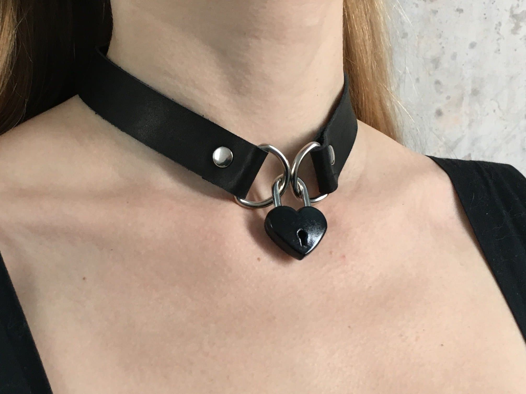 Black Leather Choker with Black Heart-shaped Padlock and Set of 2 keys