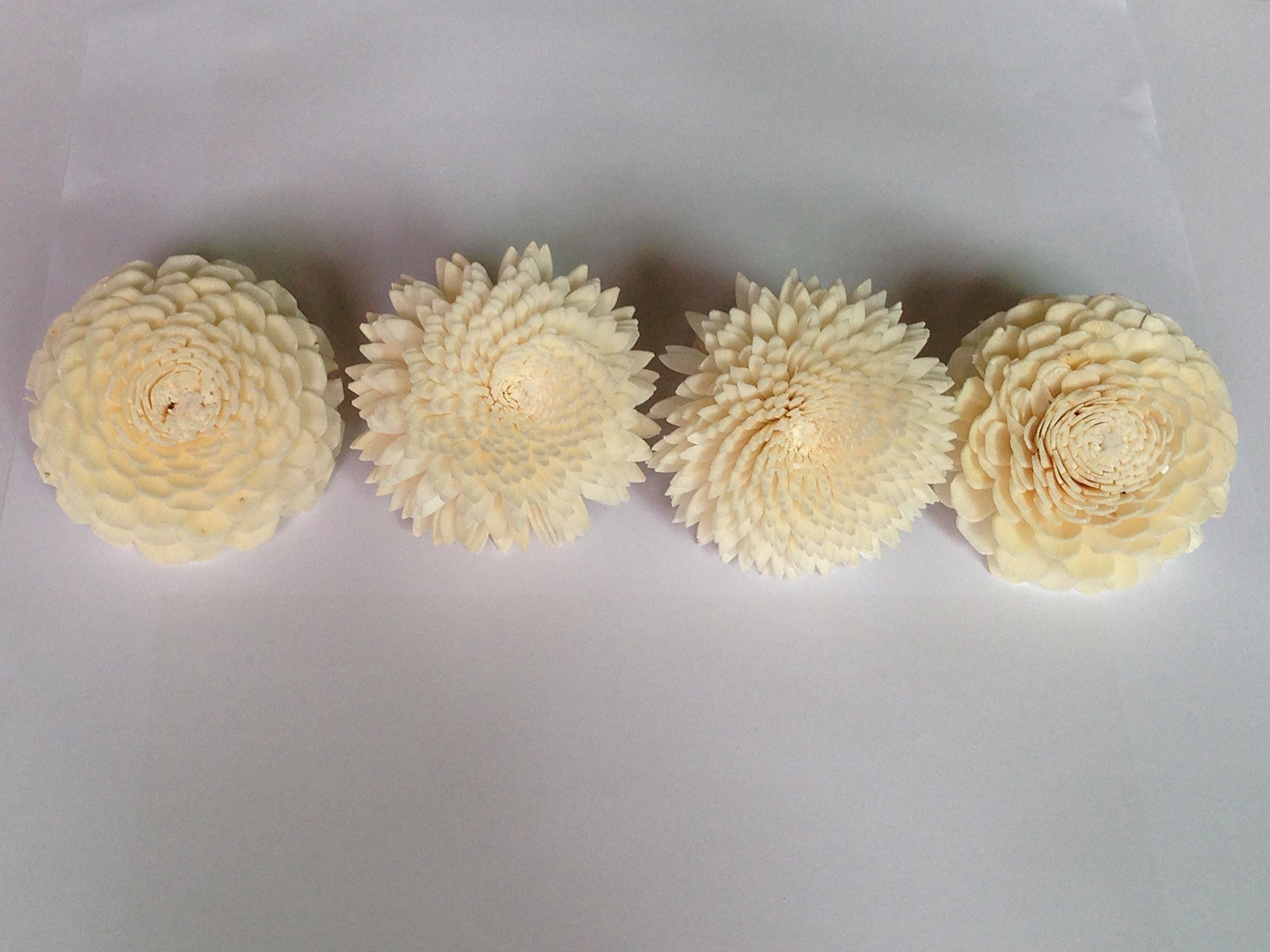 Flower Diffuser Jasmine White Balsa Sola Wood and mix 7cm Dia. with cotton rope.