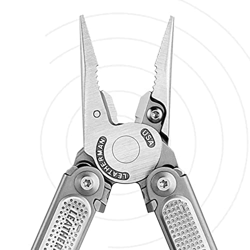 LEATHERMAN LEATHERMAN - Free P4 Multitool with Magnetic Locking, One Hand Accessible Tools Nylon Sheath