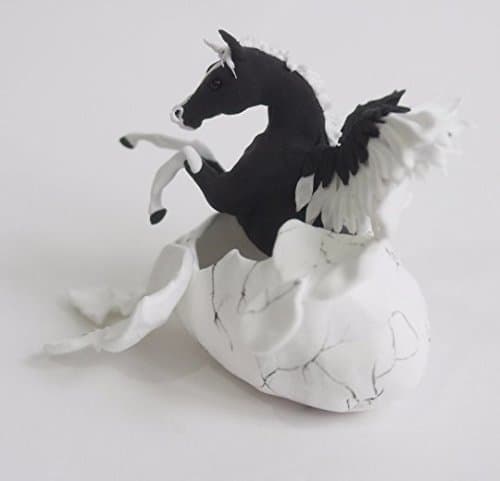 Pegasus,black and white pegasus figurine,pegasus statue,pegasus sculpture