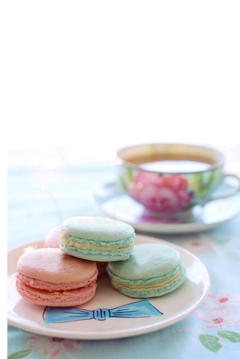 J'adore Les Macarons: 6 x 9 inch 120 Pages Lined Journal, Diary and Notebook for People Who Love To Eat, Bake and Enjoy Sweet Treats