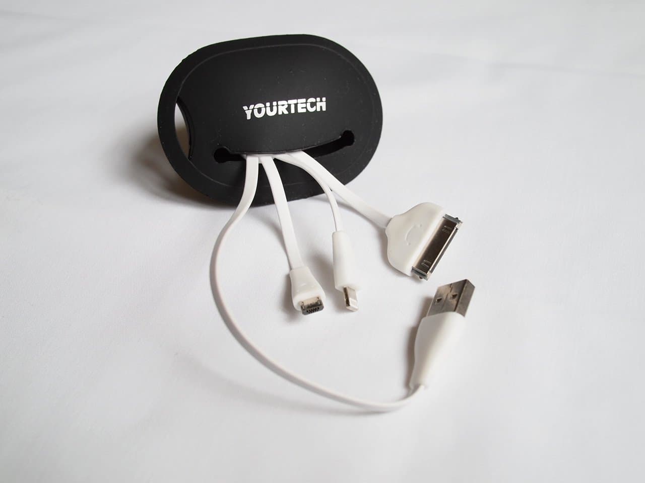 YourTech Black Cable Pack 3 in 1 Data Sync and Charge cable accessory with Apple 8 pin, Apple 30 pin and micro USB connectors for iphones ipods ipads Samsung galaxy HTC series Droid iPhone 4 4S iPhone 5 5S, ipads, Samsung Galaxy S4 S3 Note HTC One Droid Blackberry