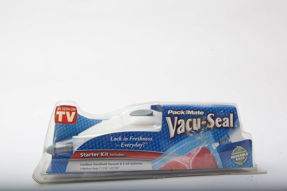 Packmate 95000 Vacu-Seal Starter Kit with Handheld Vacuum Sealer and Bags