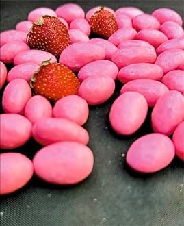 Chocolate Coated Strawberry Almond pack of 500gm | White Chocolate Coated Strawberry | Chocolate Coated Nuts | Protein Source | High Fiber