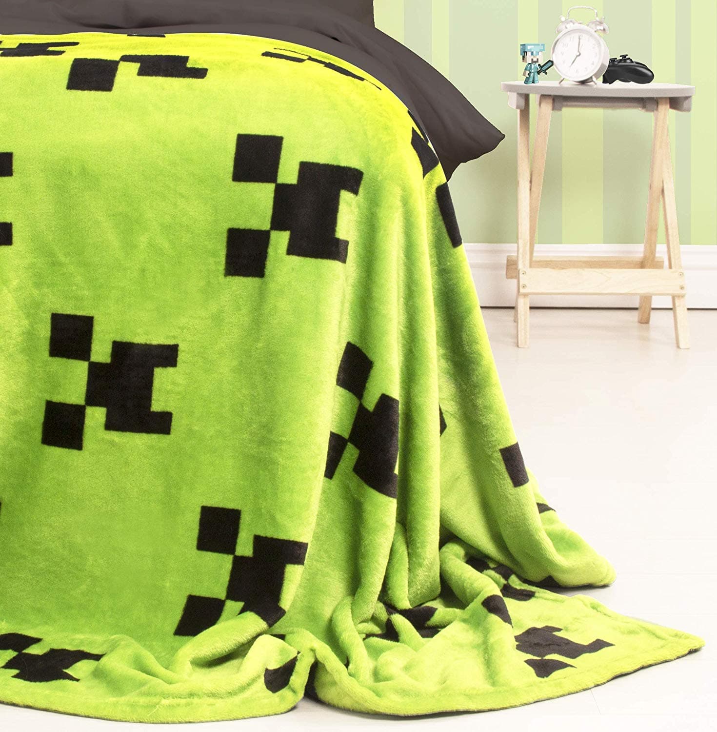 Character World Minecraft Creeper Emerald Fleece Blanket