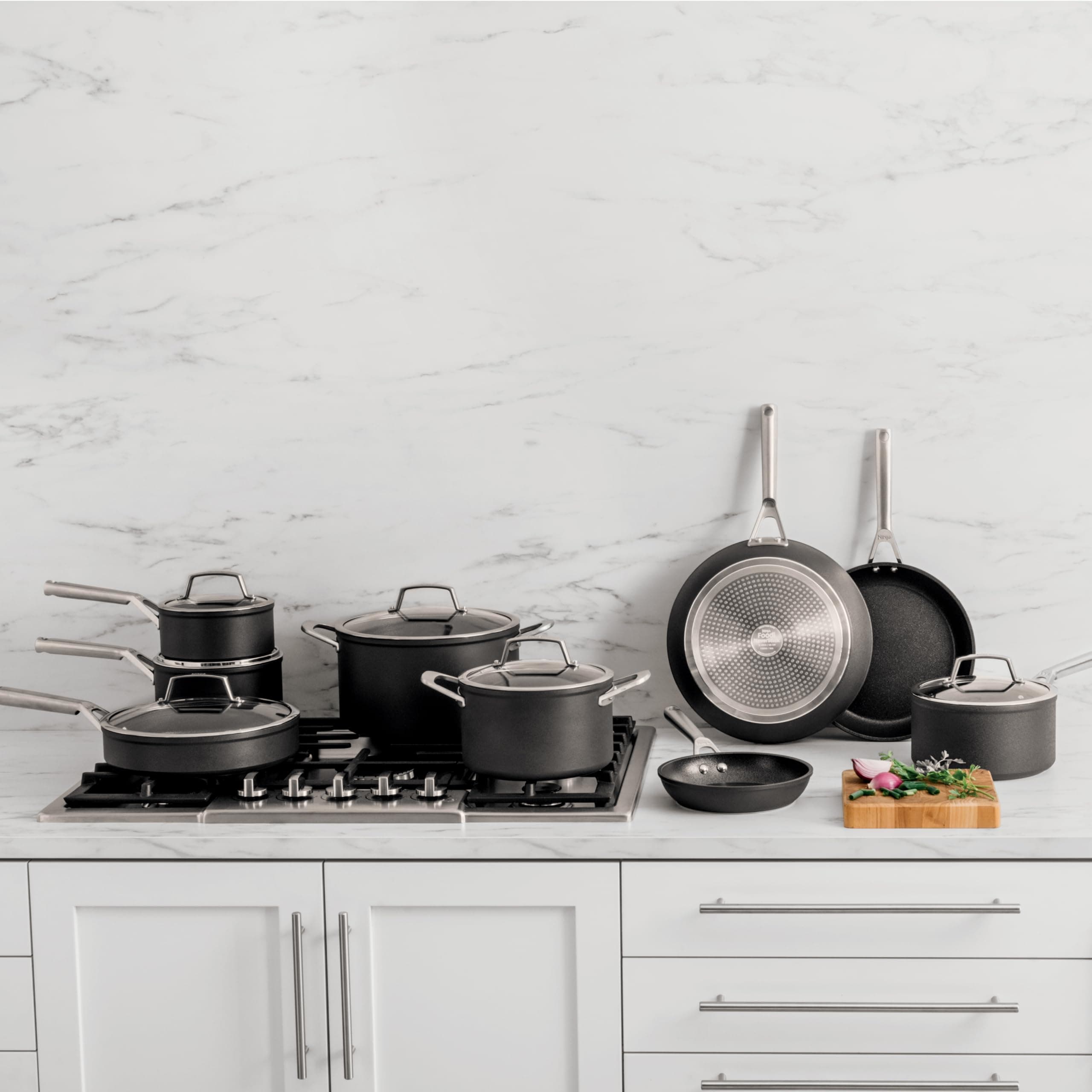 Ninja Cookware, Ninja NeverStick Professional, 16-Piece Pots and Pans Set, Non Stick Frying Pans, Kitchen Essentials, Stock Pot, Sauce Pan, Glass Lids, Saute Pan, All Stovetops, Black, C39900