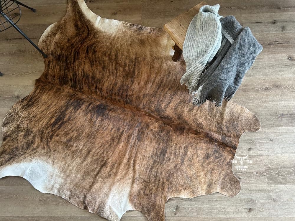 TOM TOM COWHIDES Brindle Medium Rug 100% Natural Leather Rugs 7' x '6