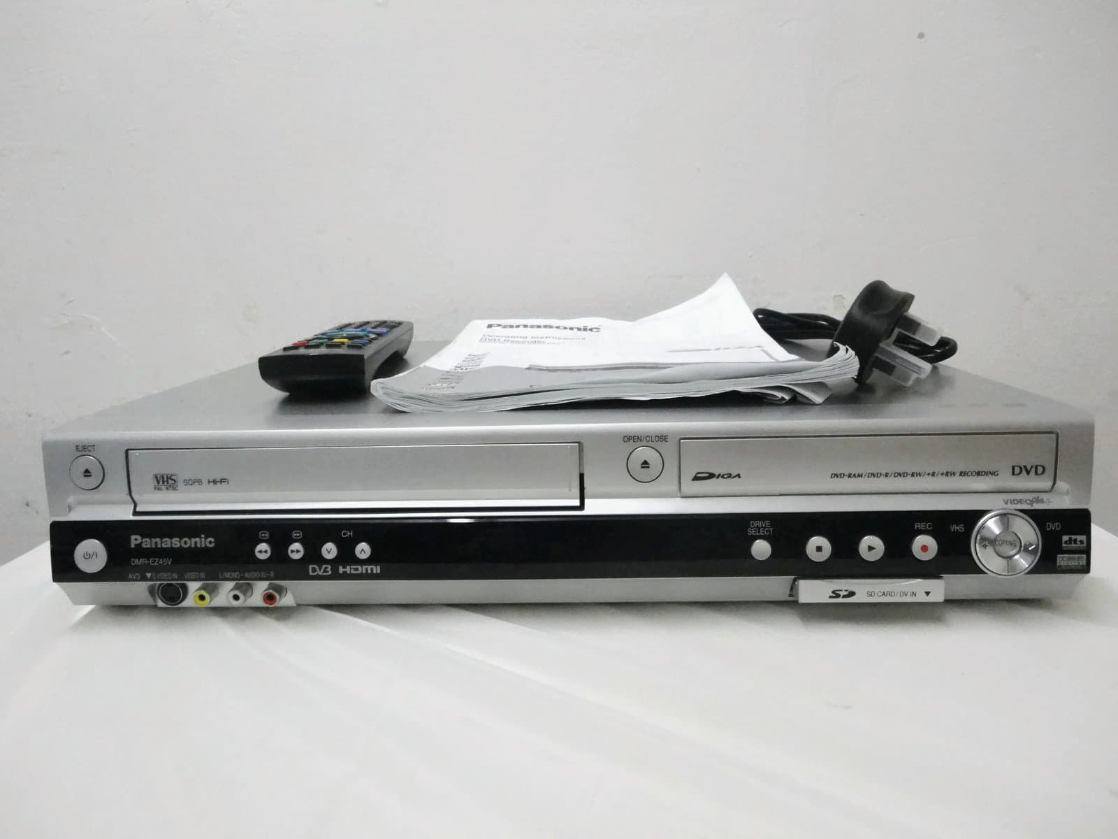 Panasonic DMR-EZ45V DVD/VHS Combi with Freeview Tuner, HDMI with 720p/1080i upscaling, SD Card slot for Jpeg playback