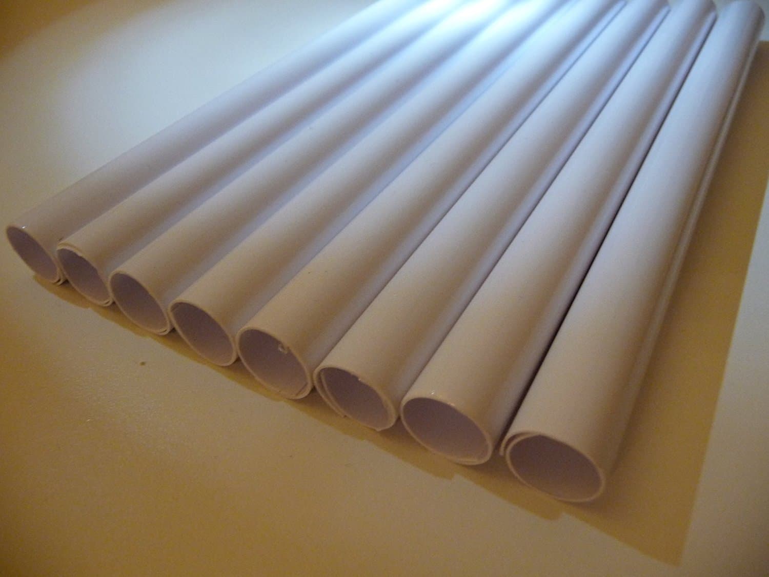 8 x Oracstar Radsnaps Universal Plastic Radiator Pipe Covers 15mm x 202mm - White