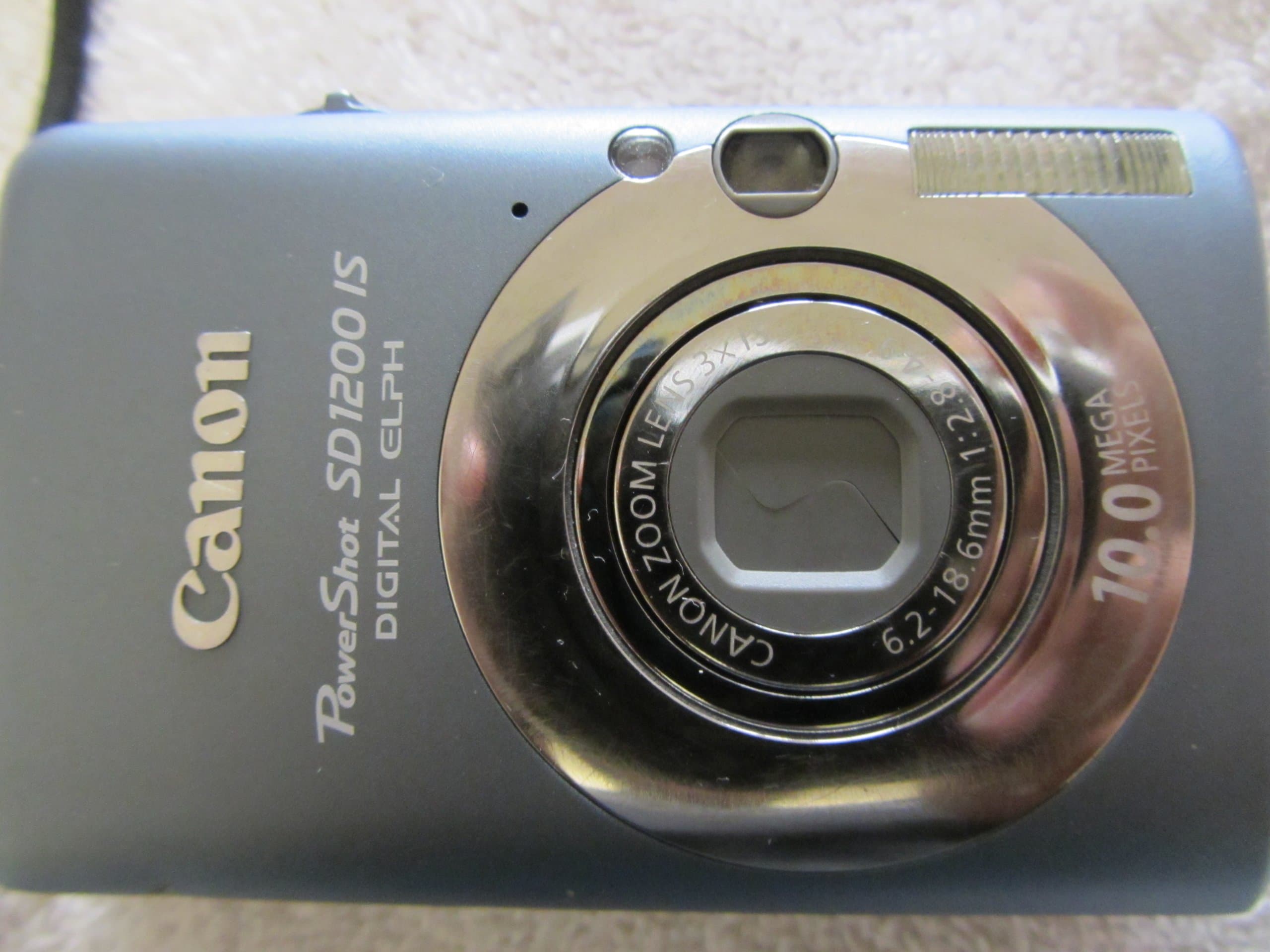 Canon PowerShot SD1200IS 10 MP Digital Camera with 3x Optical Image Stabilized Zoom and 2.5-inch LCD (Dark Gray)