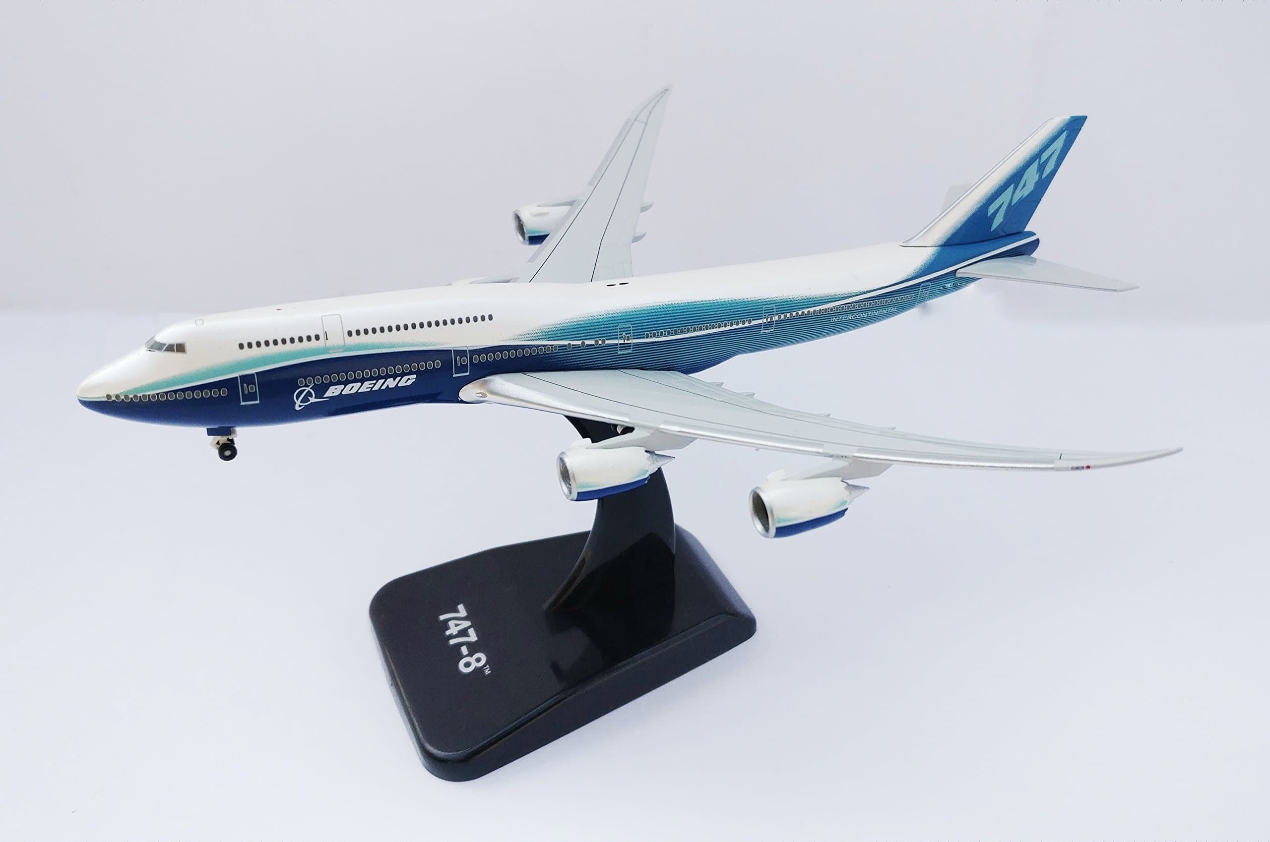 DARON WORLDWIDE Hogan Boeing 747-8 1/500