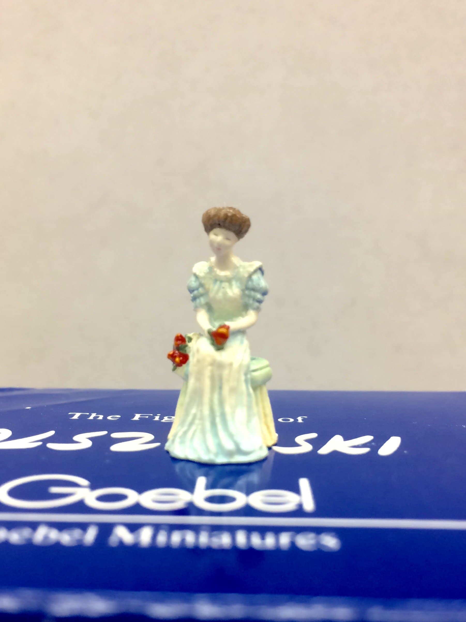 Goebel Robert Olszewski Miniatures Roses Women's Series