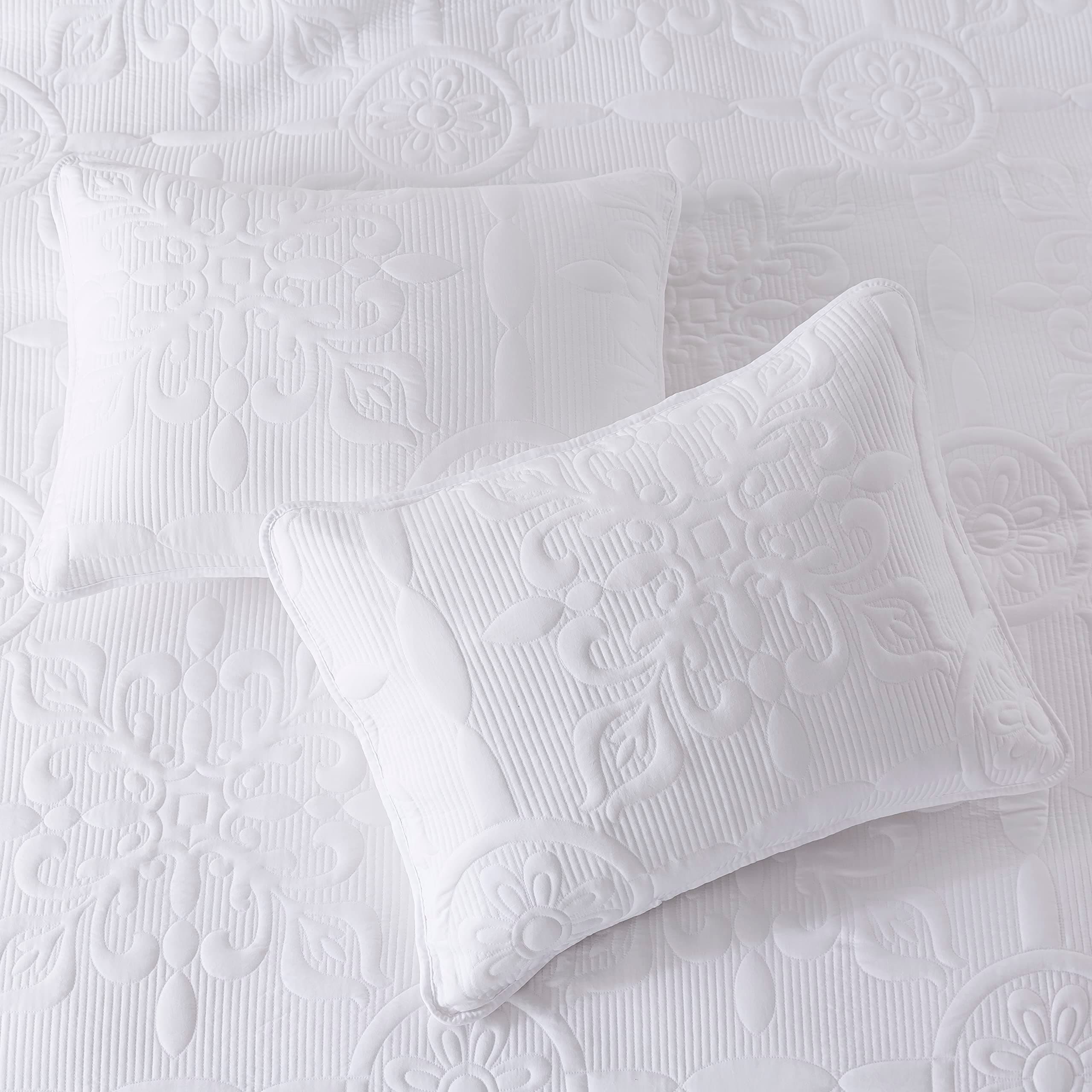 White Damask Quilt California Cal King Size Bedding Sets with 2 Pillow Shams, Oversized Boho Bedspread Lightweight Soft Farmhouse Vintage Coverlet Jacquard Pattern Bed Cover for All Season, 3 Pieces