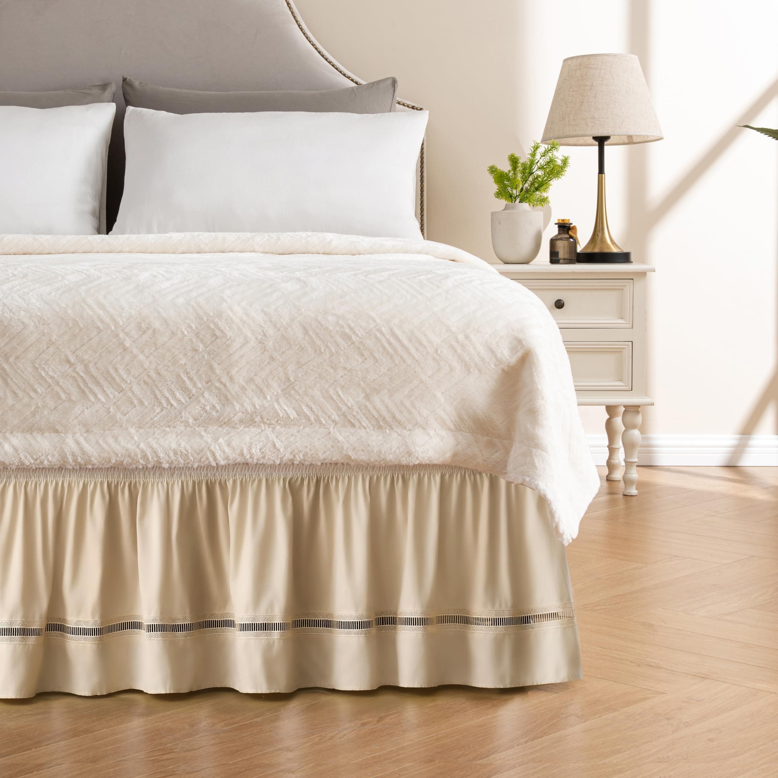 MIYE Wrap Around Ruffled Lace Bed Skirt, Elastic Dust Ruffle with Adjustable Belts, Easy to Put On, Bed Frame Cover, Machine Washable (Ruffled Lace/Cream, King/Queen-18 Drop)