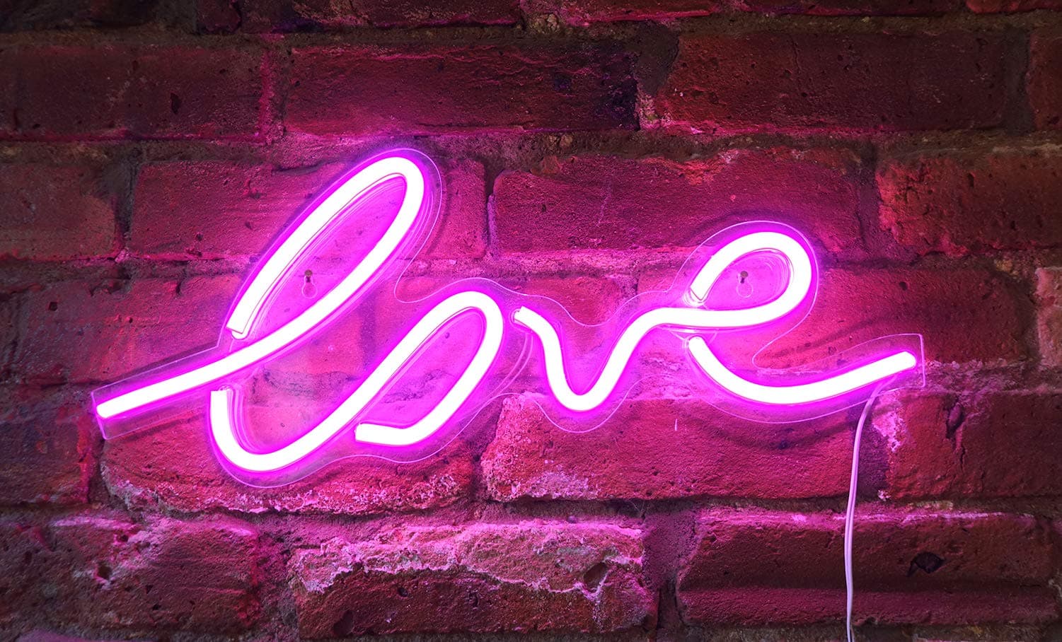 Isaac Jacobs 17.5" x 7" inch LED Neon Pink “Love” Wall Sign For Cool Light, Wall Art, Bedroom Decorations, Home Accessories, Party, Valentines Day, and Holiday Decor: Powered by USB Wire (LOVE)