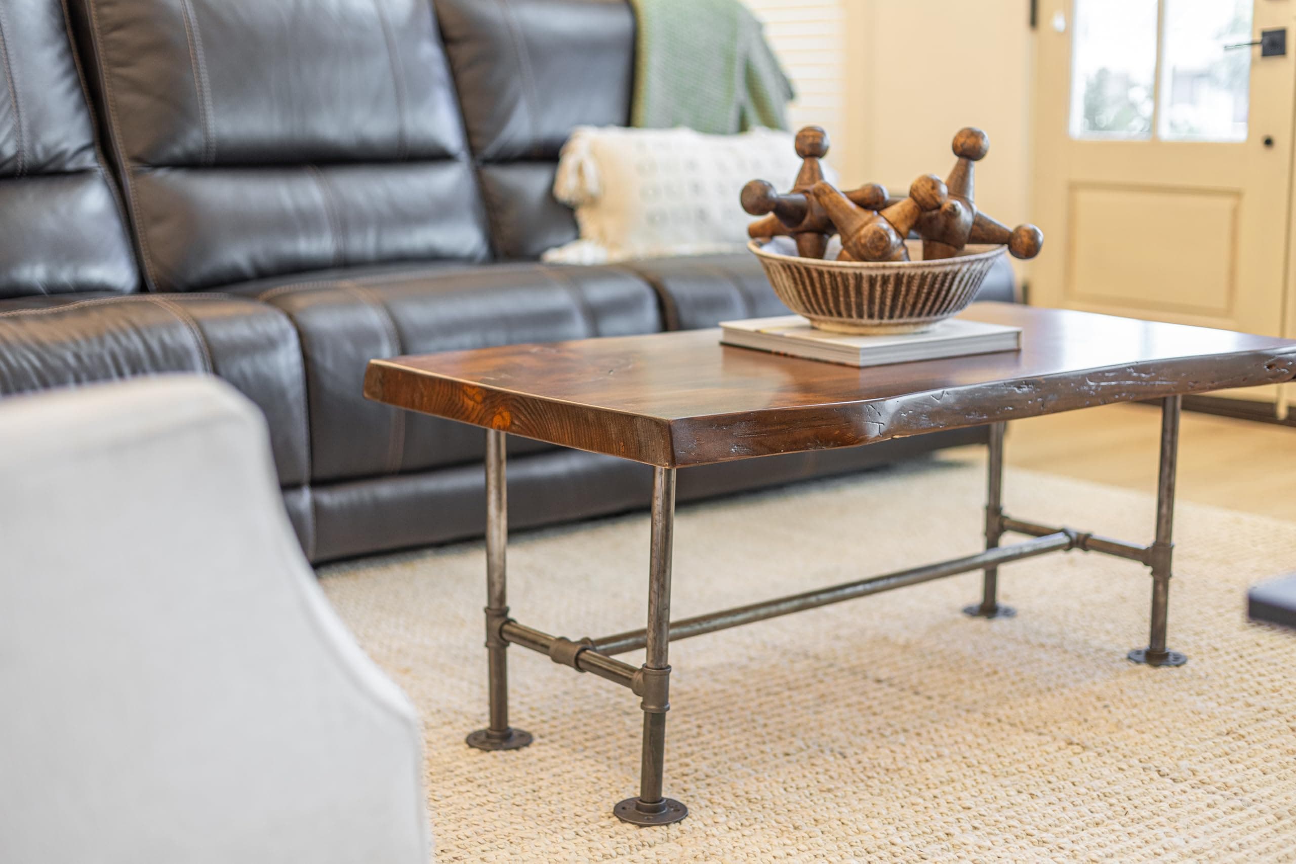 SRLWerks Industrial Pipe and Wood End & Coffee Table Set of 3 Live Edge Rustic Vintage – Living Room Furniture – Handcrafted End Tables – House Side Tables – Natural Wood (Honey Pine)