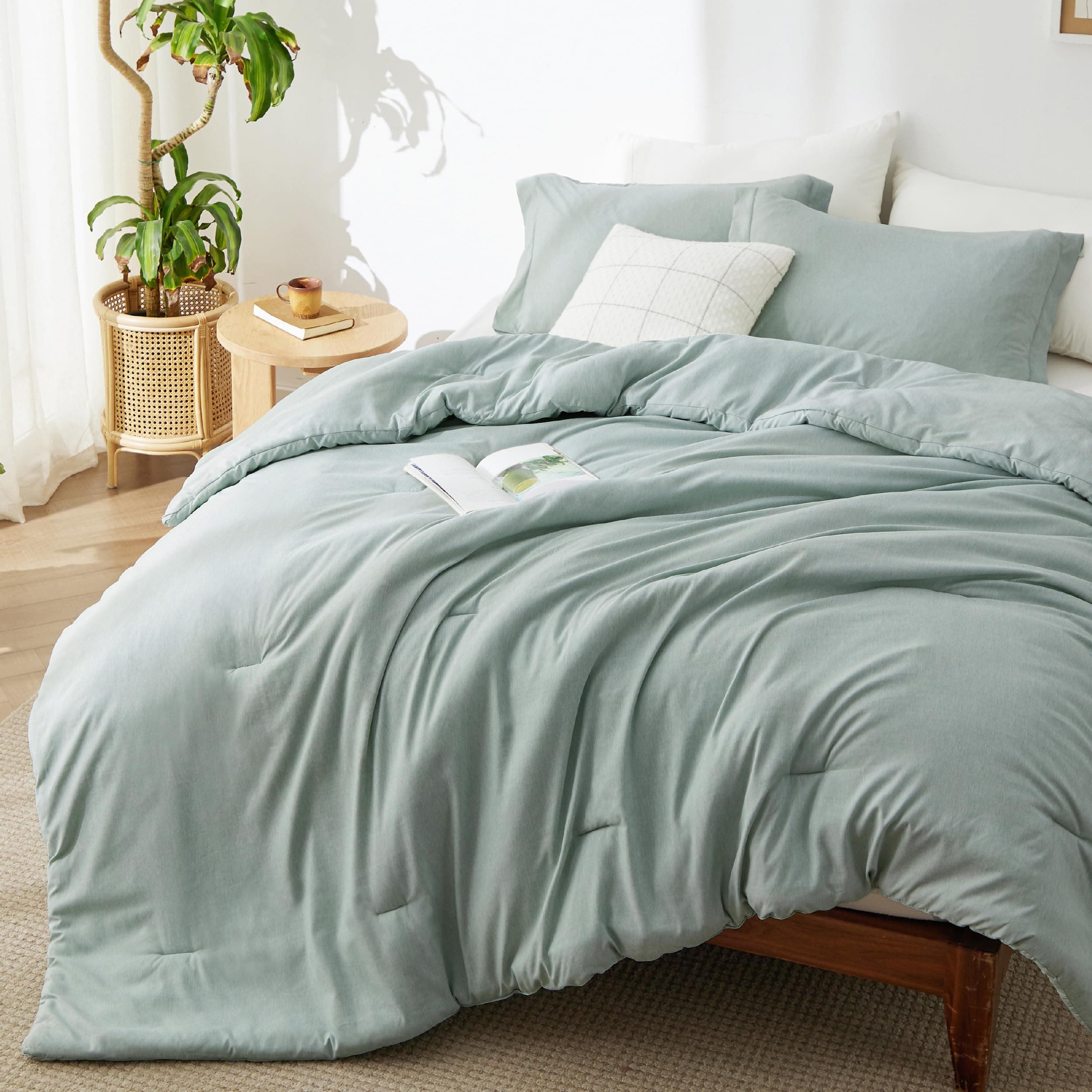 Bedsure King Size Comforter Set - Sage Green King Comforter Set, Soft Bedding for All Seasons, Cationic Dyed Bedding Set, 3 Pieces, 1 Comforter (104"x90") and 2 Pillow Shams (20"x36"+2")