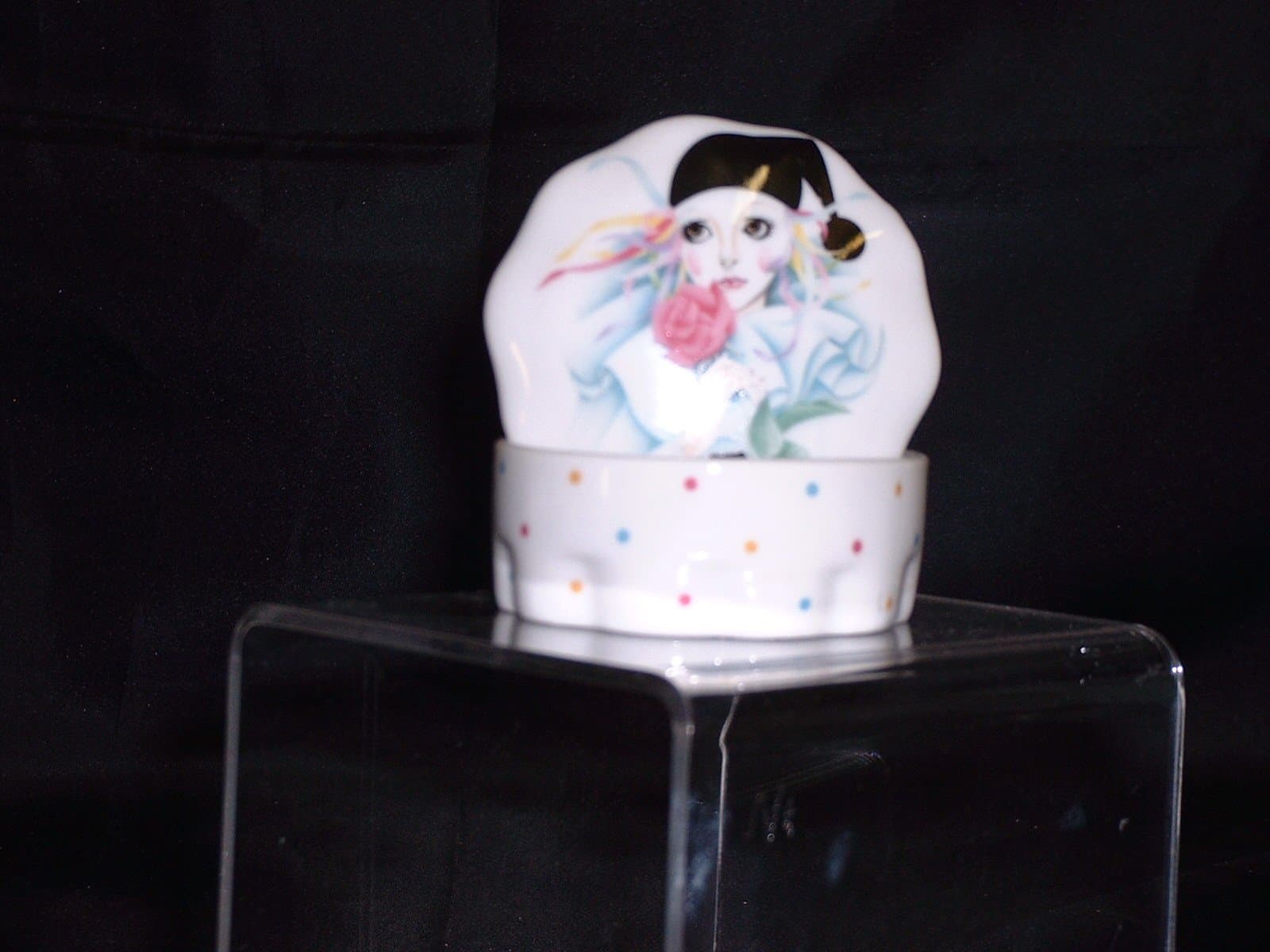 Harlequin Pierrot with rose - trinket box round -