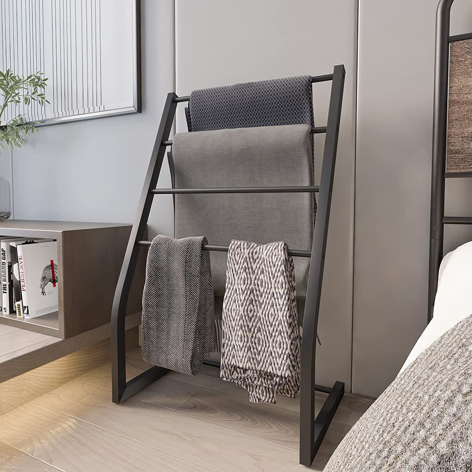 Honiter Free Standing Towel Rack, Towel Racks for Bathroom, 4 Tier Metal Towel Bar Stand, Blanket Ladder Holder, Drying & Display Rack for Oversized Bath Towels