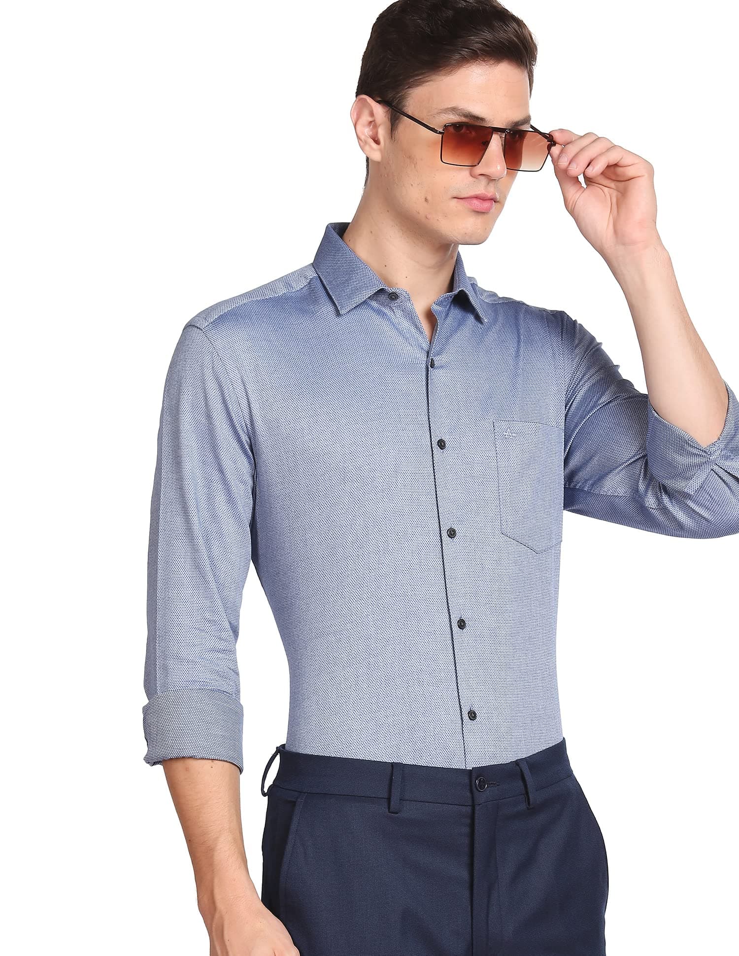 ArrowMen's Solid Full Sleeve Slim Fit Cotton Cutaway Collar on Formal Shirt