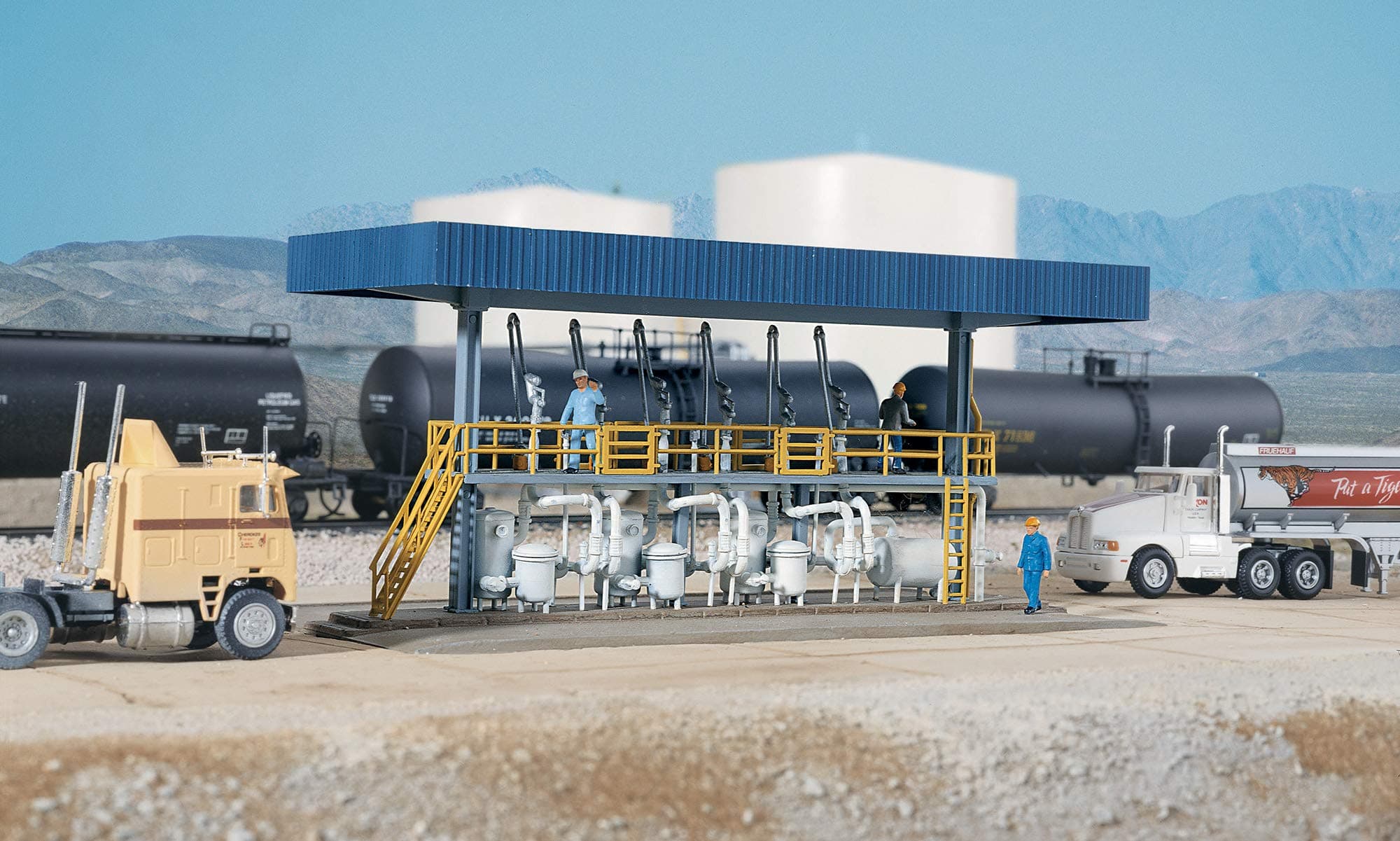 Tanker Truck Loading Rack 933-3169 HO Scale Model Railroad - Structure Kit