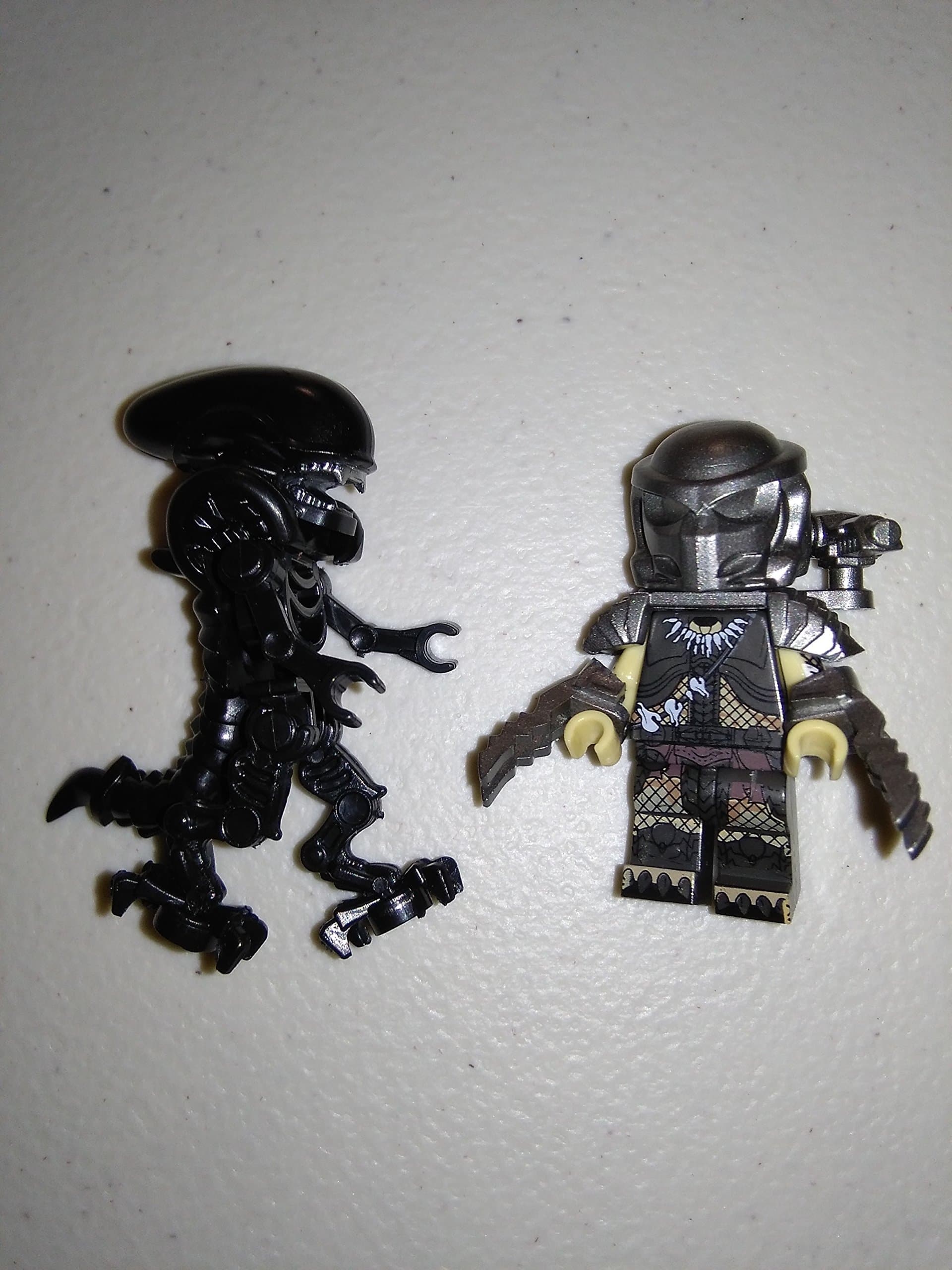 Alien vs Predator Minifigure Lot Minifigure