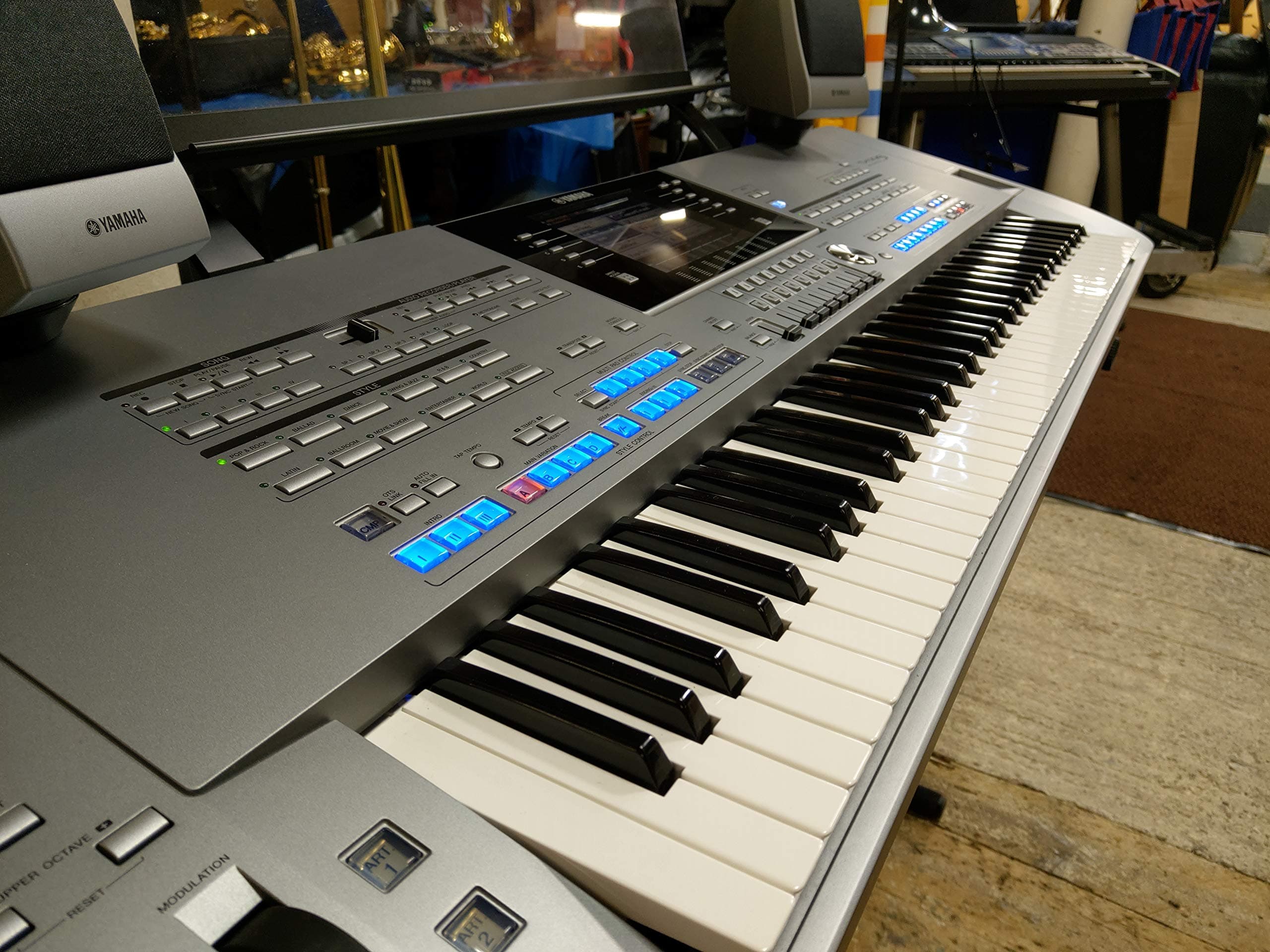 Yamaha Tyros 5 76 Note Keyboard Arranger Workstation - The Tyros Tipsters Bundle
