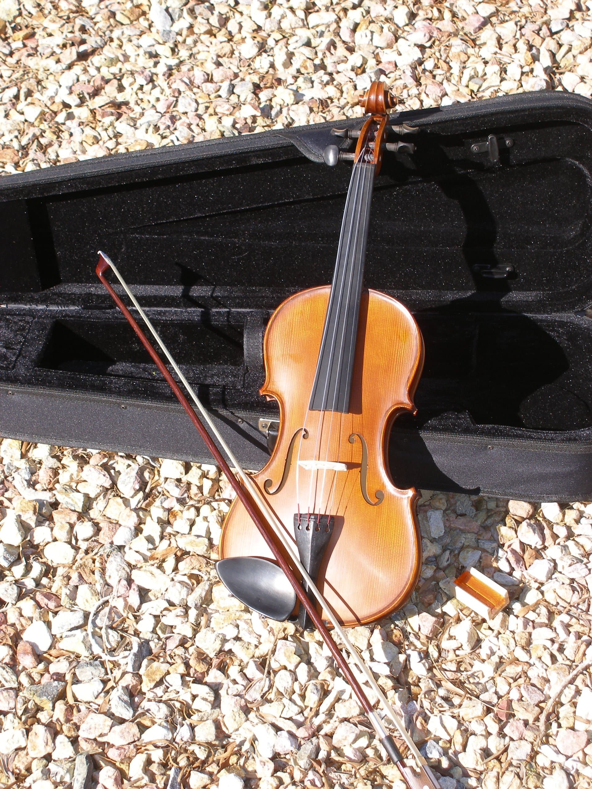 Grottano 4/4 Violin, Case, Bow & Rosin