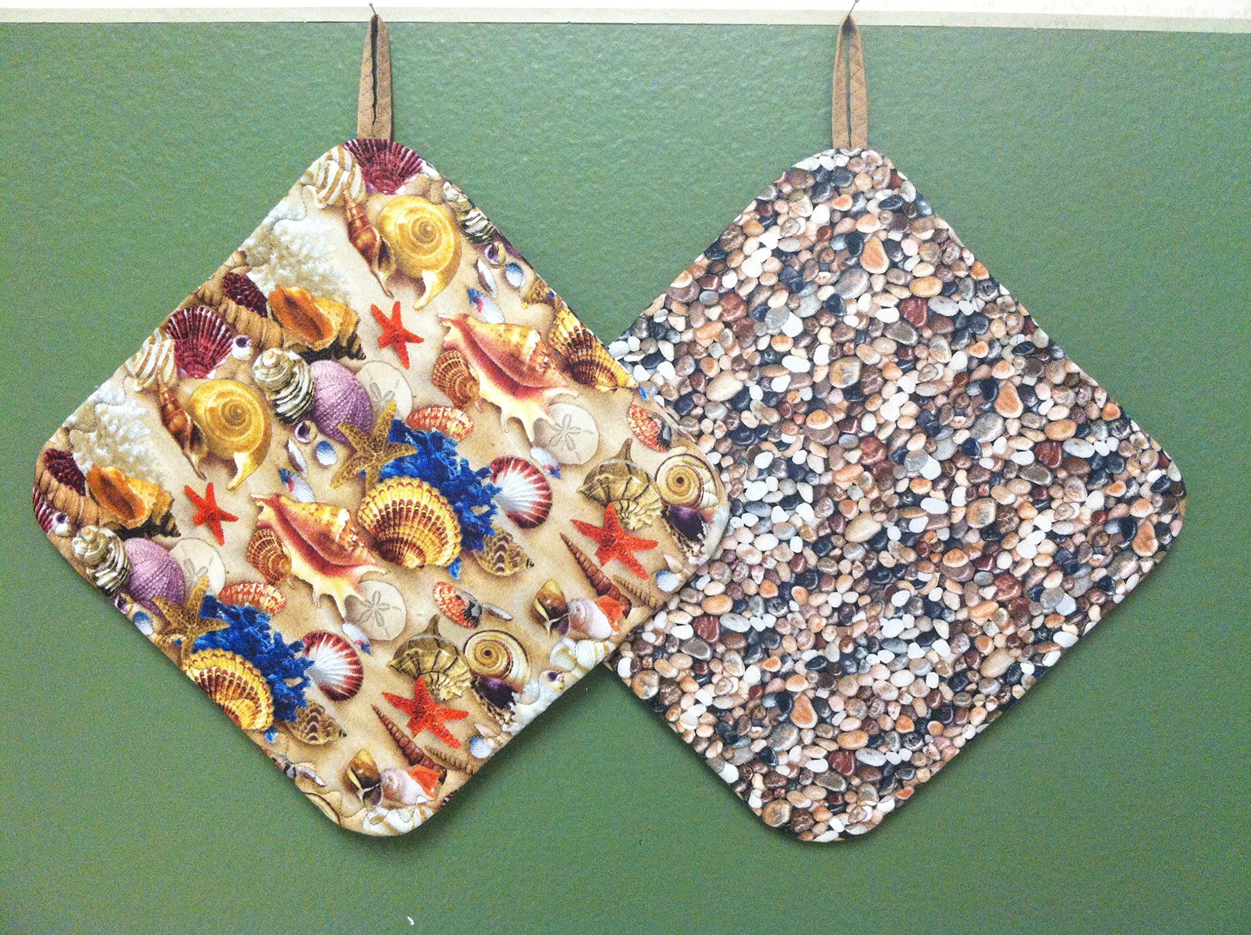 BEACHY POT HOLDERS, Set of 2 Seashore Pot Holders, Seashell Pot Holders, Sea Star, Shells Hot Pads, Durable, Sturdy, Hot Pads, Pebbles Hot Mats, Reversible Potholders
