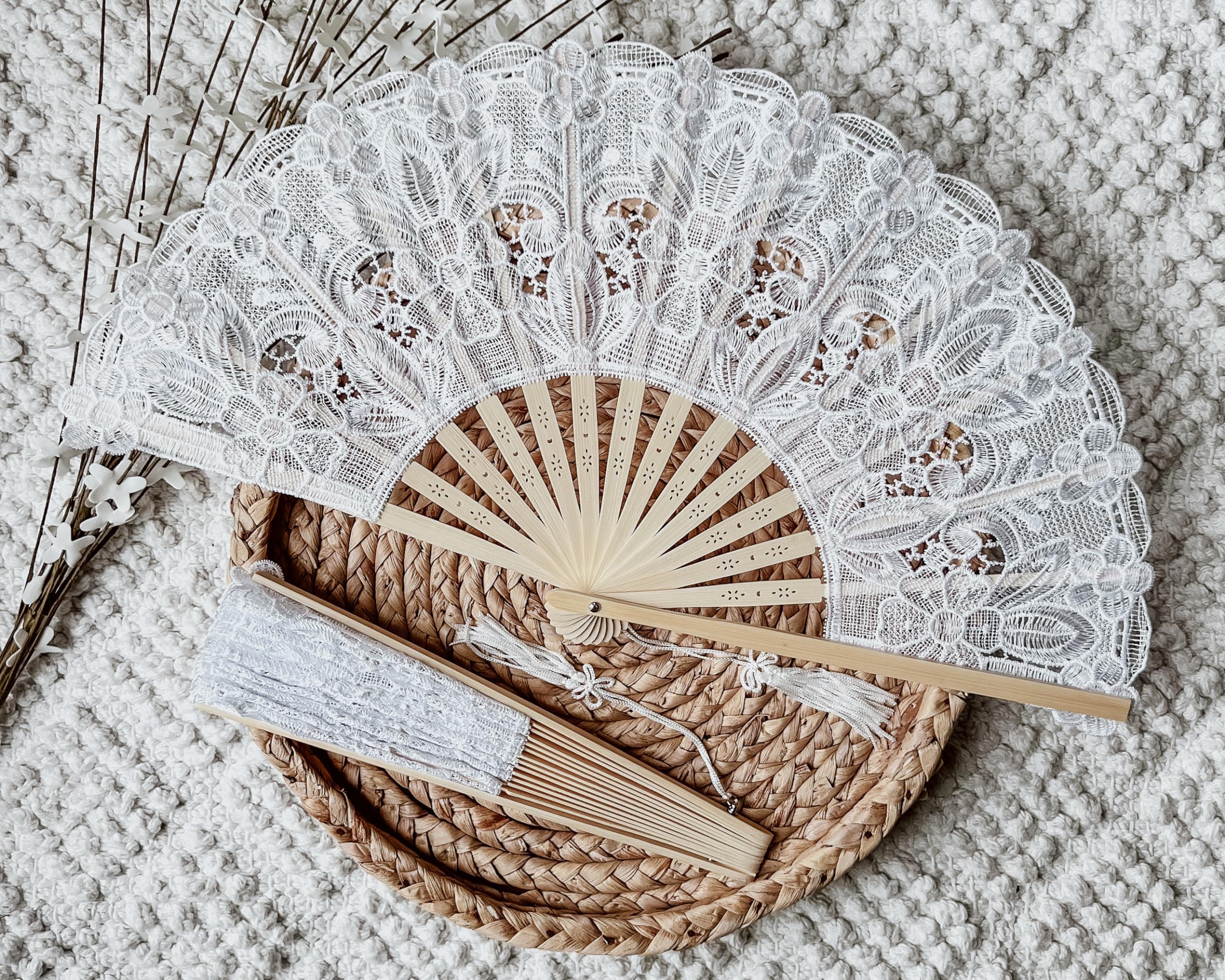 ビクトリア朝風 コットンレース ウェディング 折りたたみ式 手持ち扇風機 ビンテージ刺繍 ブライダルハンドファン プロム/コスプレ/ティーパーティー/コスチュームパーティー/ダンス/ガラ/写真撮影用小道具 (ホワイト)