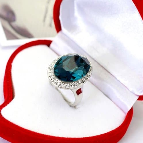 18ct White Gold Finish Ring with Sapphire Swarovski Elements (O)