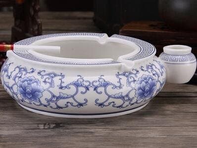 Stylish and practical European style retro blue and white ceramic creative personality ashtray