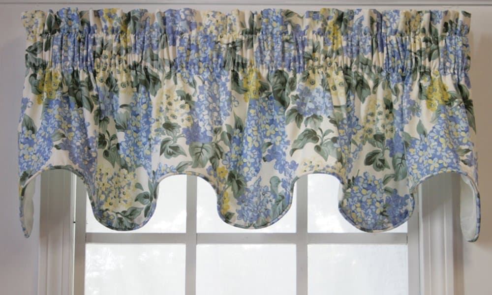 Hydrangea Scallop Valance 70-inch-by-16-inch, Blue