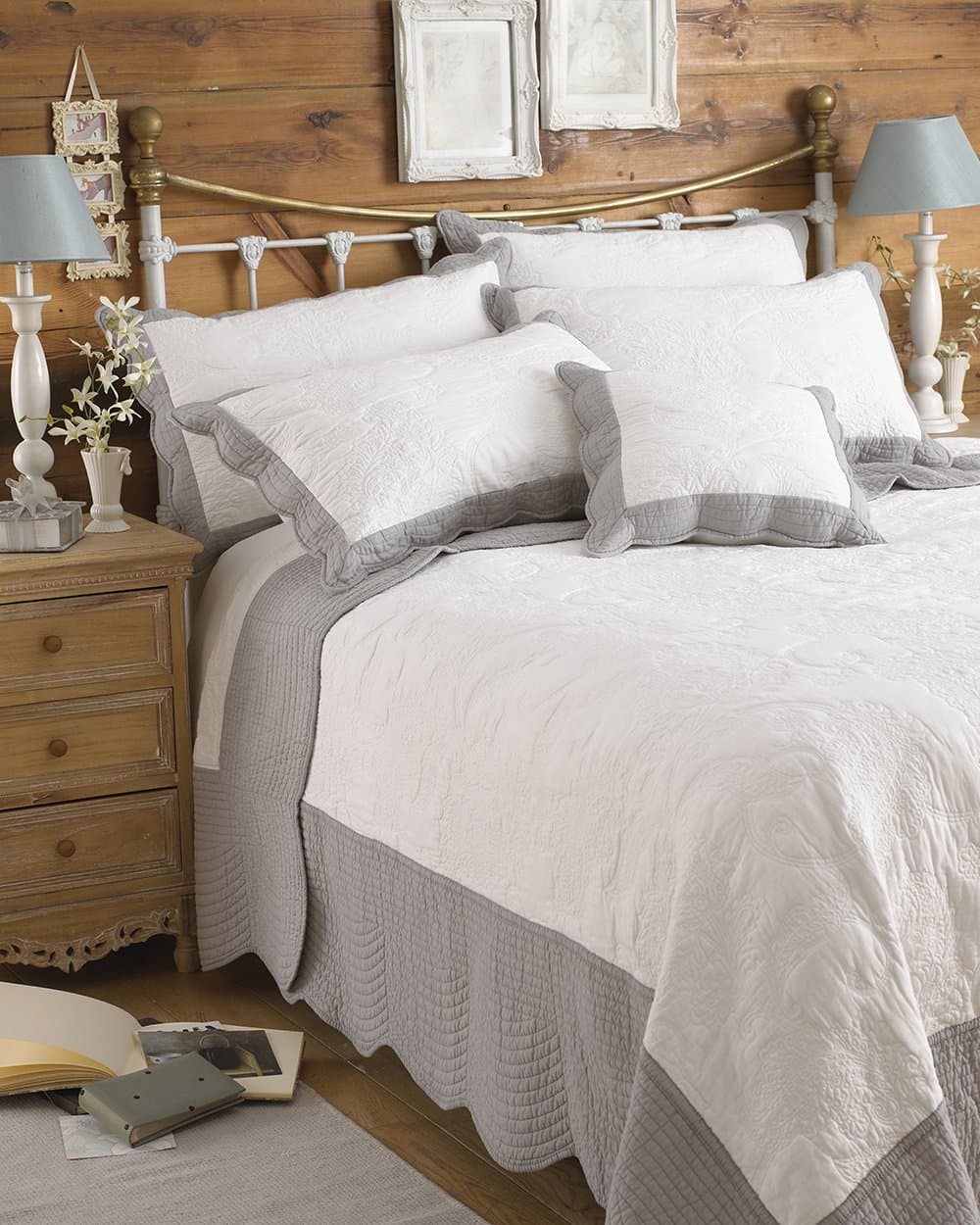 Riva Paoletti Fayence King Bedspread - Textured Plain White - Contrasting Grey Border - Scalloped Edges - 100% Cotton Filling & Outer - Machine Washable - 265 x 265cm (104" x 104" inches)