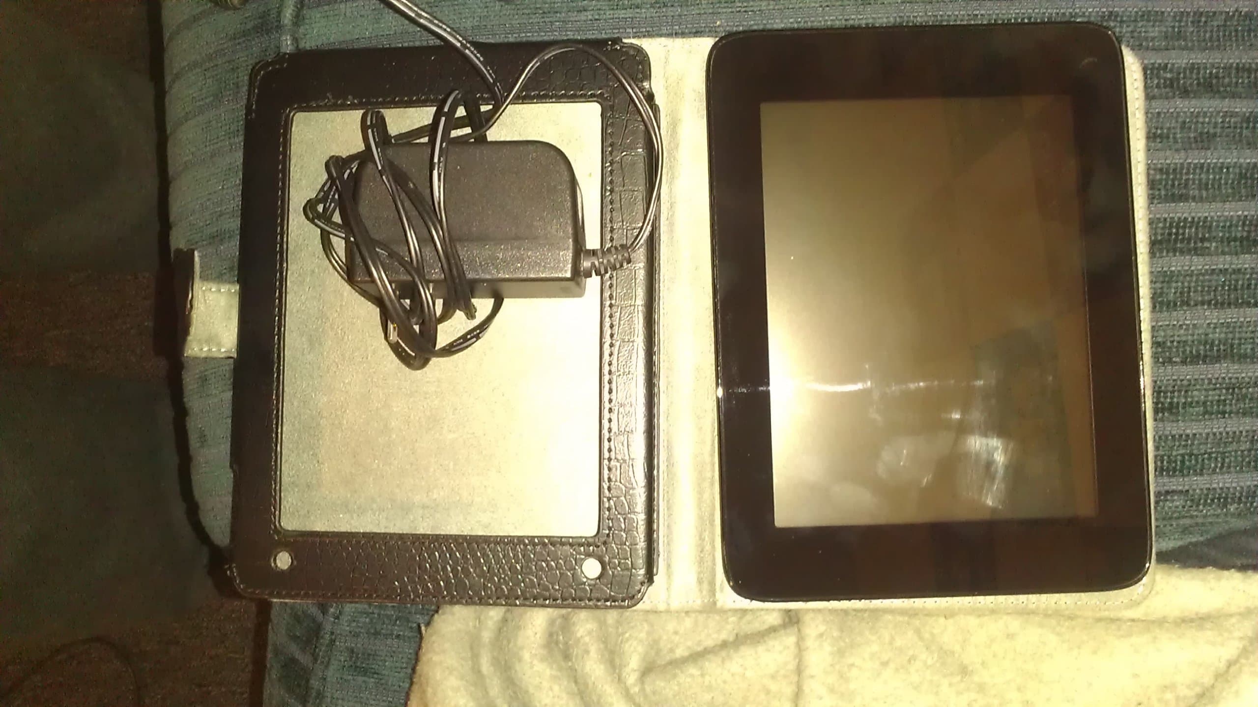 Velocity Micro T301 Cruz 7-Inch Android 2.0 Tablet (Black)