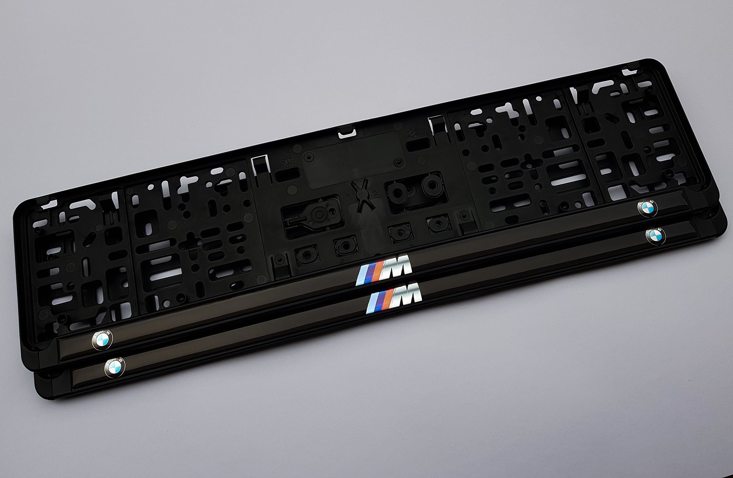 Cable Splitter License Plate Holder License Plate Holder with Chrome Text with 1x 2 mm High Resin Gel