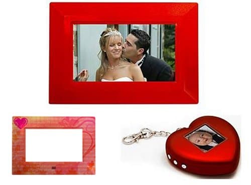 Nextar N7-201 7-Inch Digital Photo Frame with 1.5-Inch Digital Keychain