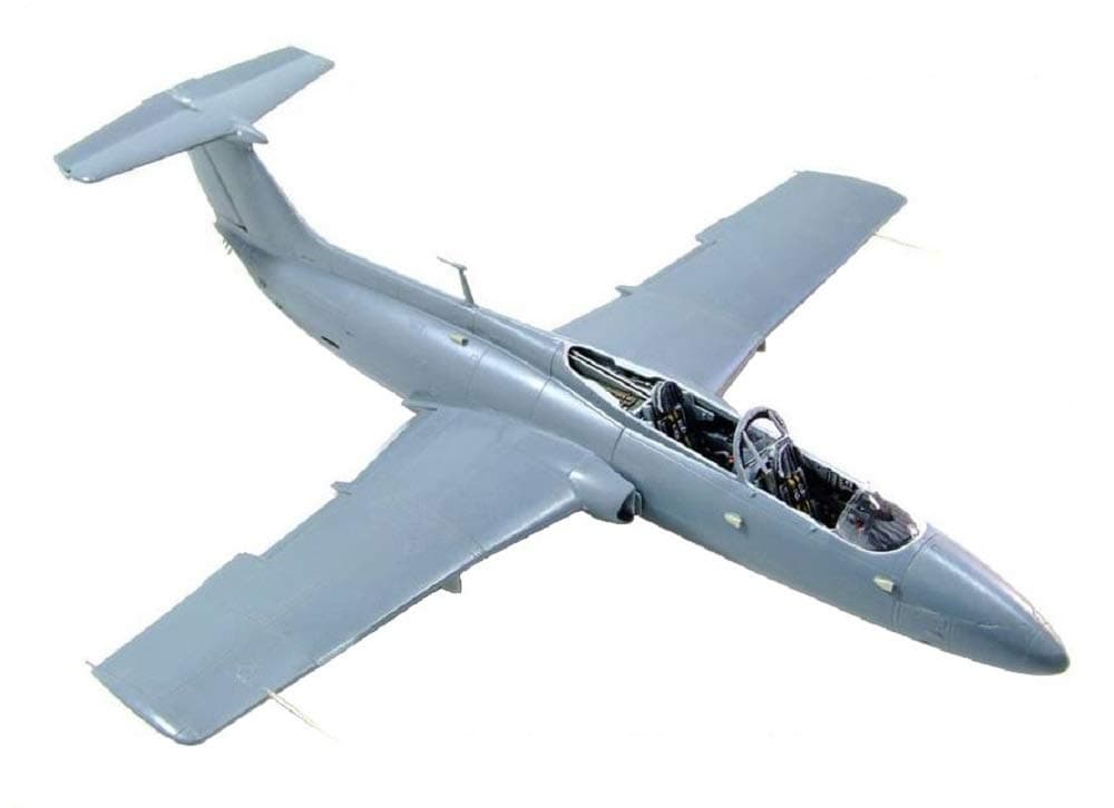 AvantGarde Model Kits Aero L-29 Delfin Model Kit (1/48 Scale)