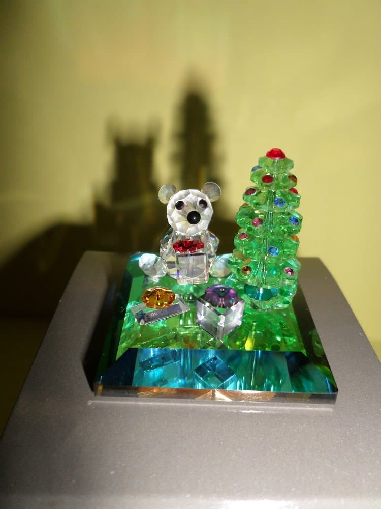 Iris Arc Crystal Christmas Spirit Collection - Rainbow Crystal - Bear and Tree Table 53-91722