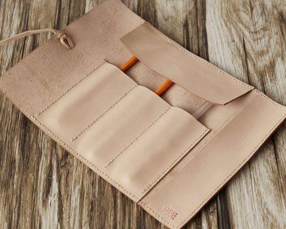 Personalized Leather Pencil Case Roll, Pen Case, Tool Roll, Makeup Brush Holder, Art Wrap, Makeup bag, Dopp kit, Vintage, Italy vegetable tanned leather, Nature Tan
