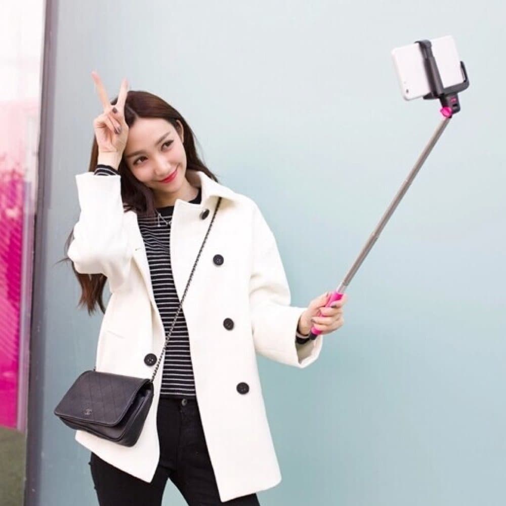 High Spirals Bluetooth 9 to 42 Inches Foldable Selfie Stick with 180-degree Rotating Head and Charger Cable (Black)