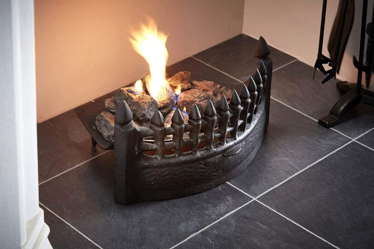 VG®Premium Grade Cast Iron Castle Fret Fire Front Medieval Curved to Suit Open Fireplace Grates Ready to Use Painted Heat Resistant Black Matt Paint Heavy Duty 3.3kgs (For 18 Inch Fireplace opening)
