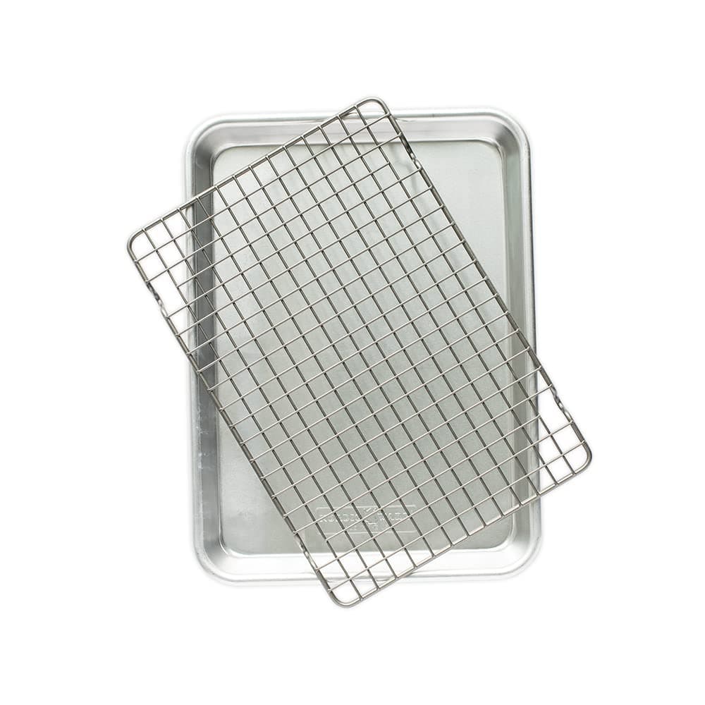 Naturals® Quarter Sheet with Oven-Safe Nonstick Grid
