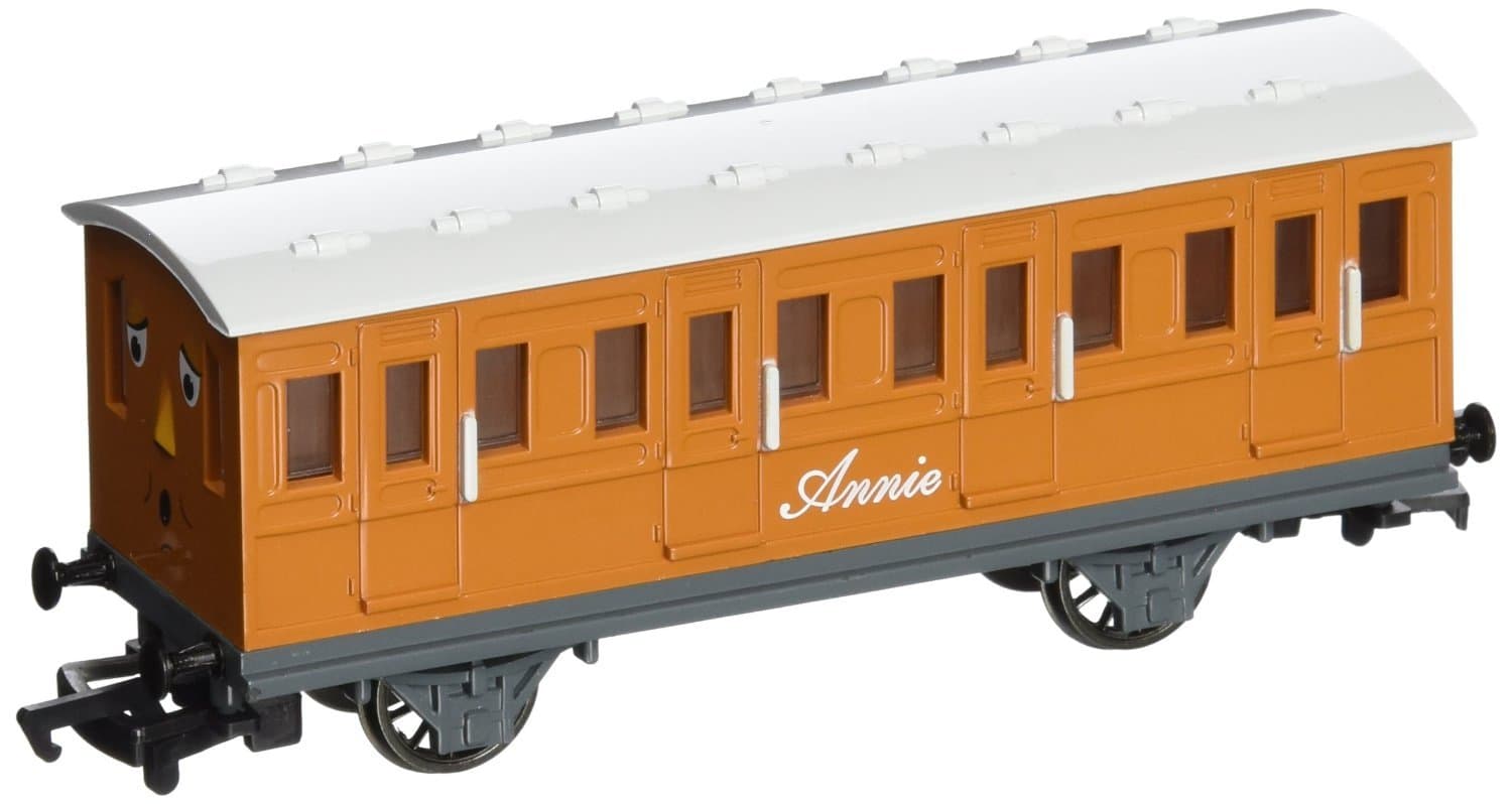 Trains - THOMAS & FRIENDS ANNIE COACH - HO Scale