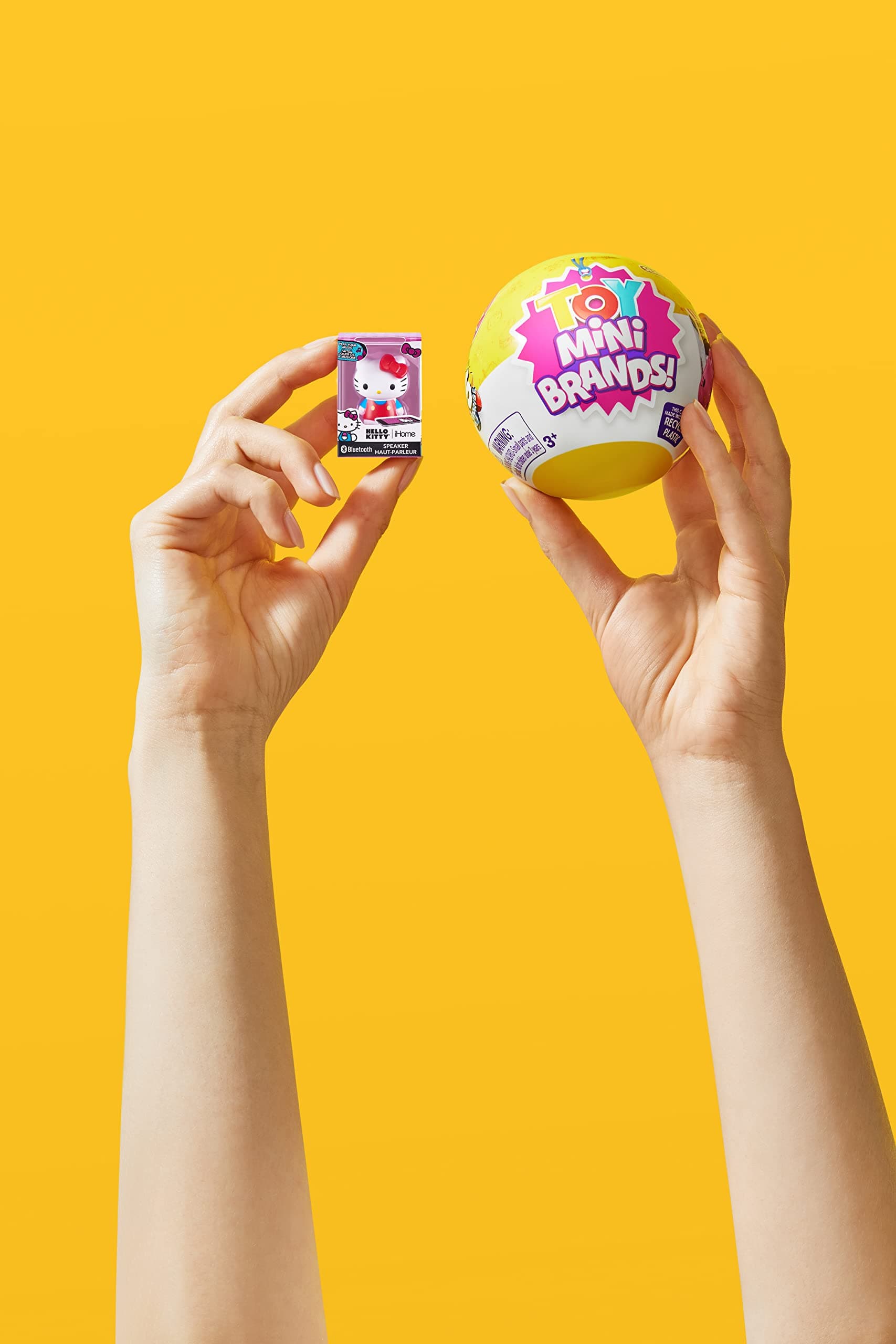 Mini Brands Toy Mini Brands Series 3 Collector's Case with 5 Exclusive Minis, Contains 5 Minis, Additional Mini's Sold Separately